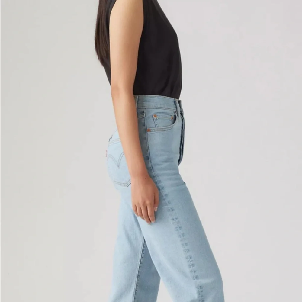 Levi's Ribcage Straight Ankle Jeans - Picture 3 of 8